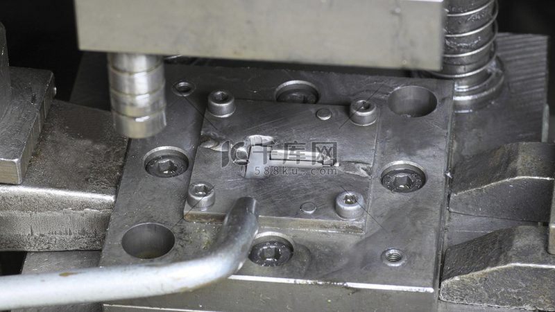 上海模具配件批发安装服务：揭秘高效模具制造的关键环节**