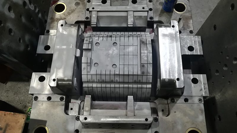 厨房用品拉伸模具：揭秘其制造工艺与选型要点