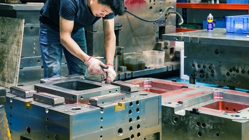 五金模具制造厂设备安装规范：关键步骤与注意事项