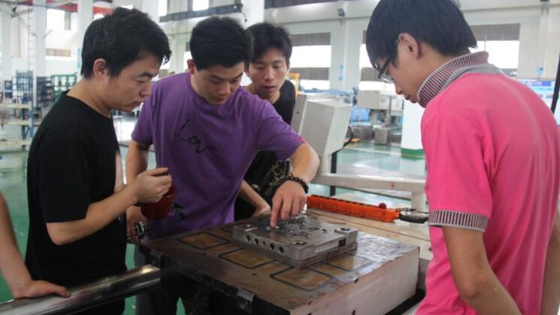 家电模具厂选择的关键要素解析**